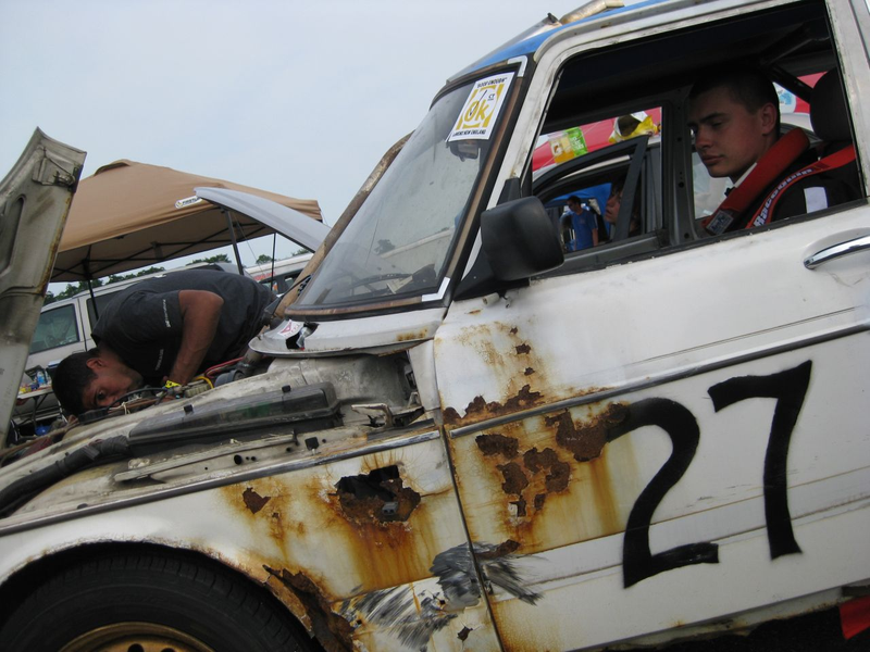 Illustration for article titled The 24 Hours Of LeMons New England 2009 Über Gallery, Part 2